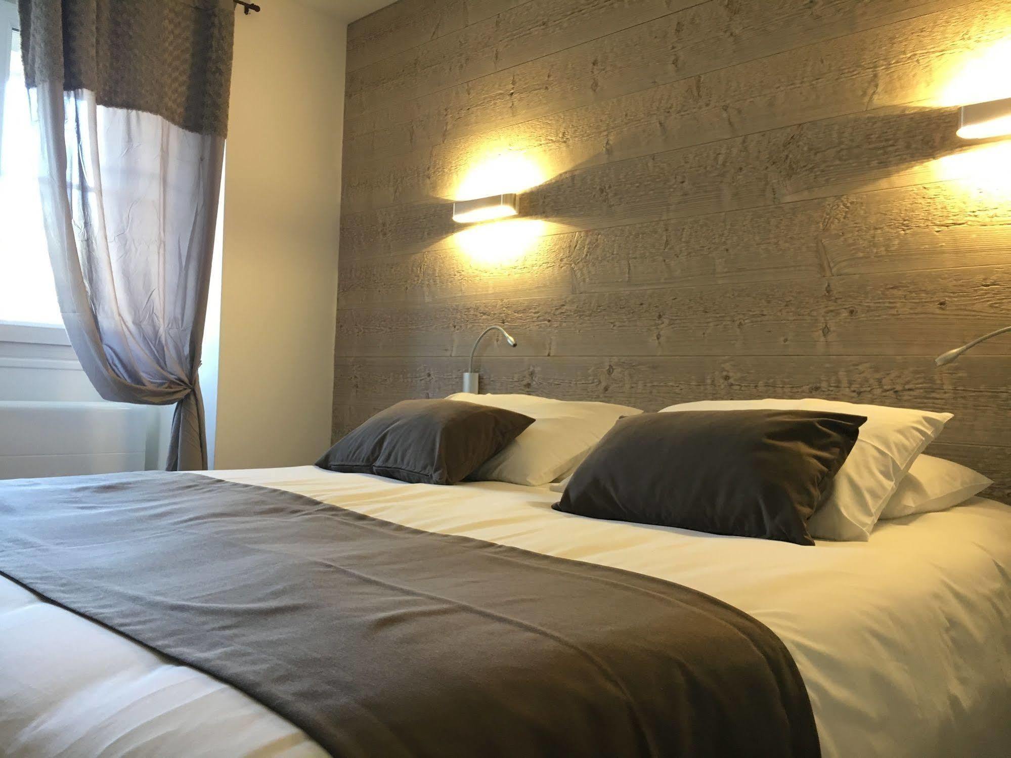 Logis Hotel "Ici M'Aime" Rouvray  Exterior photo